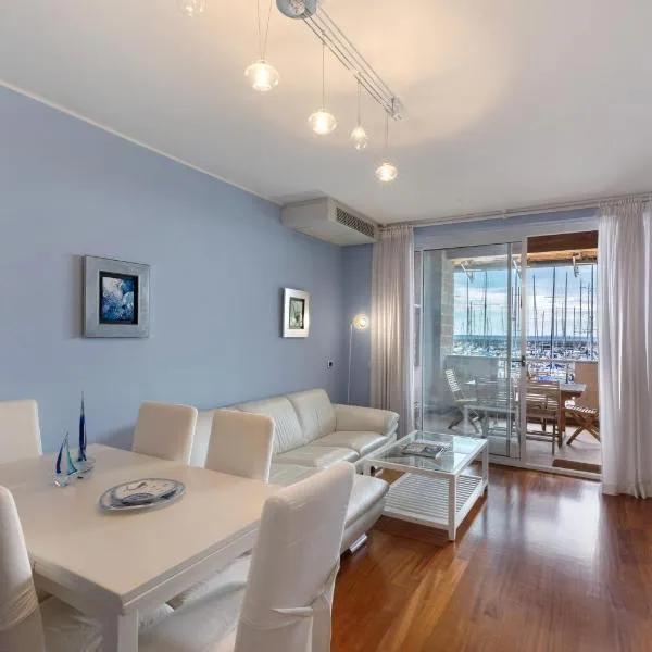 House in the port of Varazze 4 guests-Wi-Fi-Netflix 2 bedrooms very exclusive，位于瓦拉泽的酒店