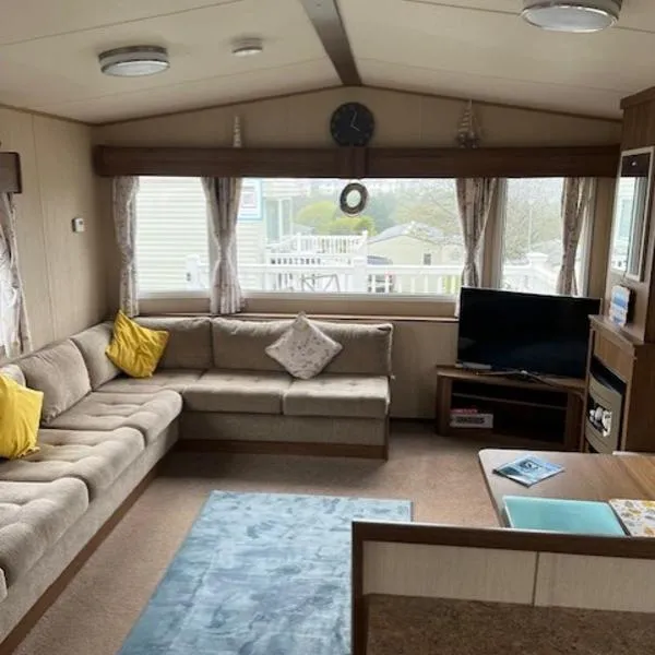 Lovely 3 bedroom caravan to rent at Hoburne Devon Bay，位于托基的酒店