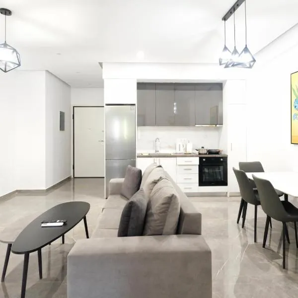 Cozy Home With Cooking Near Tram，位于比雷埃夫斯的酒店
