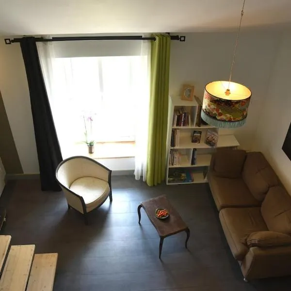 L'Alcôve, maison d'artistes，位于Sacquenay的酒店