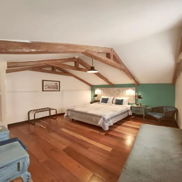 Old Town Quito Suites, spacious suites with hotel comforts, secure location and airport pickup，位于基多的酒店