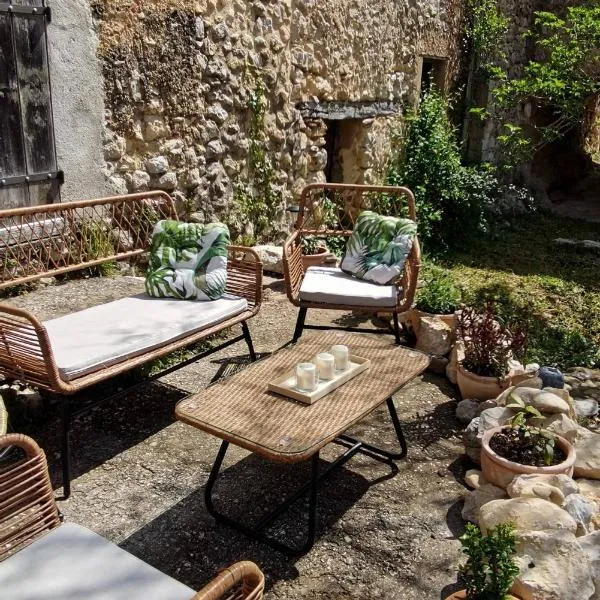 La Perrière, chambres，位于韦尔东的埃斯帕隆的酒店