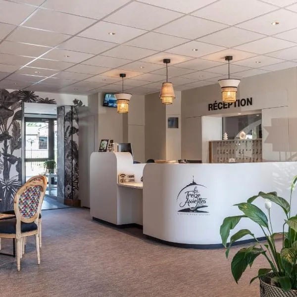 Hôtel Restaurant les 13 Assiettes，位于勒瓦尔圣贝尔的酒店