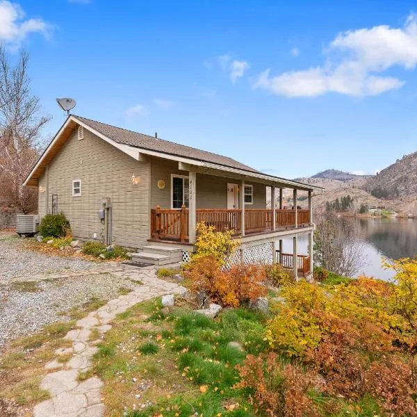 Wapato Lake Waterfront Retreat，位于曼森的酒店