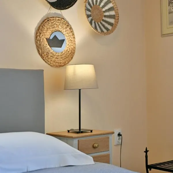 Athina Guesthouse，位于伊兹拉的酒店