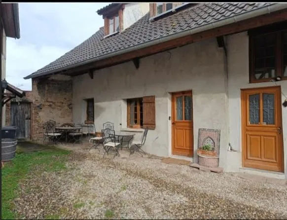 Grange rénovée dans cour privée avec jardin sur les remparts，位于贝格海姆的酒店