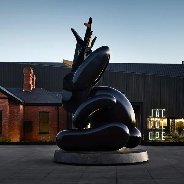 Jackalope Hotel，位于Merricks North的酒店