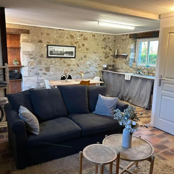 Studio indépendant avec cour，位于Tennie的酒店