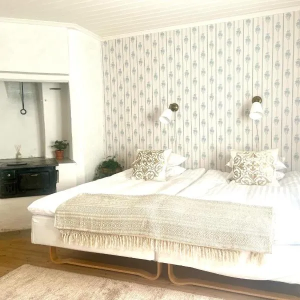 Lövstabruks Värdshus och Brukshotellet Änkehuset，位于Lövstabruk的酒店