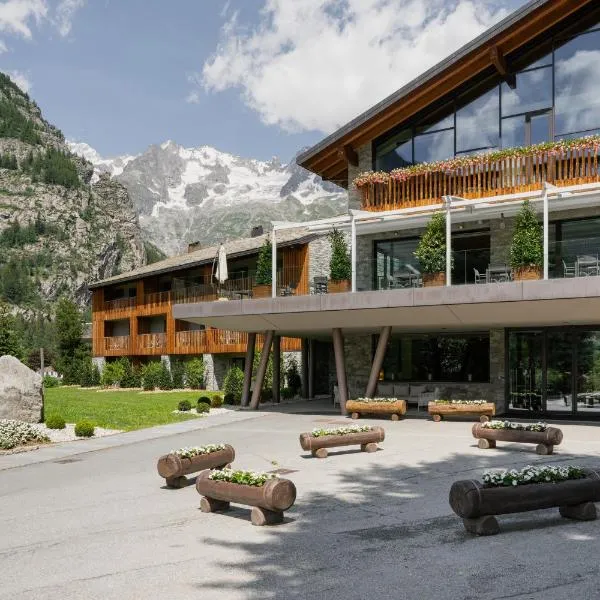 Grand Hotel Courmayeur Mont Blanc, by R Collection Hotels，位于库马约尔的酒店