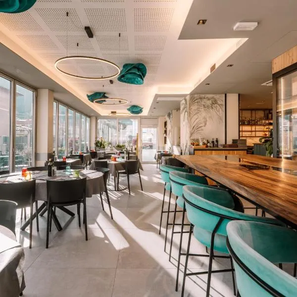 Rolly - Rooms & Restaurant，位于加尔达湖滨的酒店