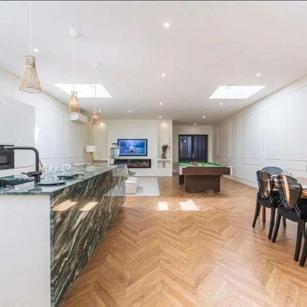 Le Cozy Reims -Escapade raffinée avec spa privé，位于兰斯的酒店