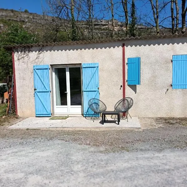 LA FALAISE - Quiet T3 apartment with private parking，位于Caucalières的酒店