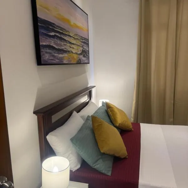 Kensington Seaviews，位于弗利康弗拉克的酒店