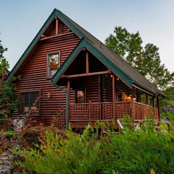 Smoky Haven Retreat by Beyond Expectations，位于鸽子谷的酒店