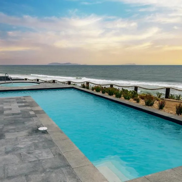 Condo Playas TJ with Balcony，位于提华纳的酒店