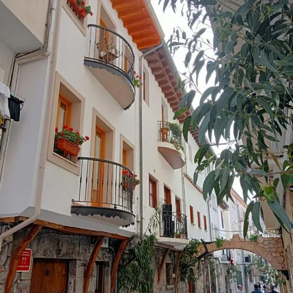 El Patio de Vespasiano-Calera- vistas a la iglesia junto al puerto，位于乌迪亚莱斯堡的酒店