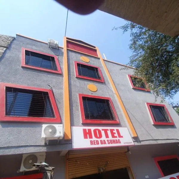 HoTEL RED BA SUHAG，位于印多尔的酒店
