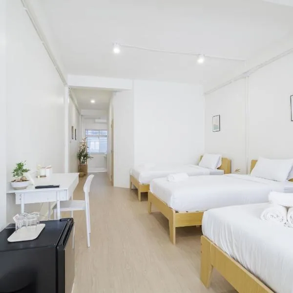 A Townhouse 100m from BTS Bangchak，位于Phra Khanong的酒店