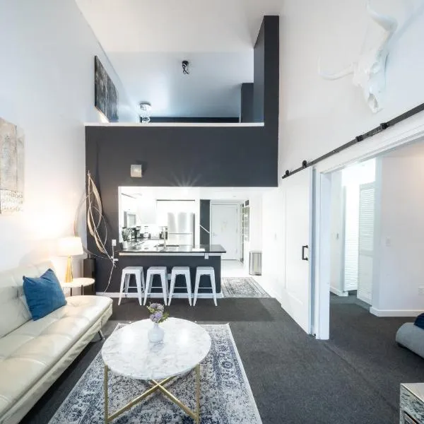 Space Needle Downtown Modern Top Story Penthouse，位于西雅图的酒店