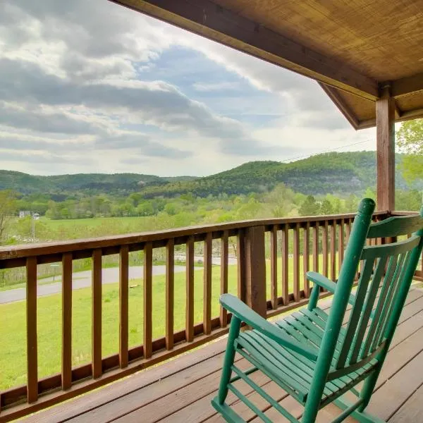 Close to River & Hiking: Cabin in Mountain View,位于芒廷维尤的酒店