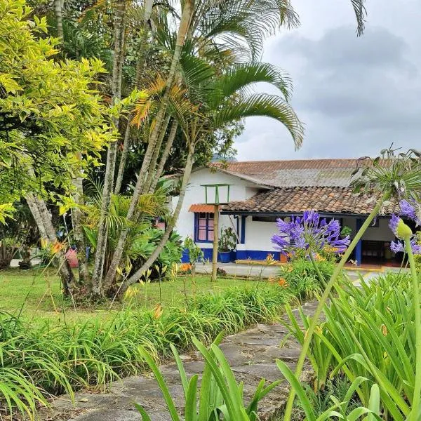 Hostal Campestre Sauzalito，位于圣罗莎德卡瓦尔的酒店