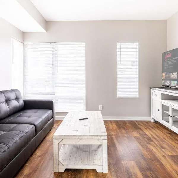 Luxury Downtown Townhome Private Garage Unit 3，位于克利夫兰的酒店