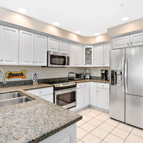 Spacious 3-Bedroom, 3-Bathroom Condo in Ocean City with Beach and Bay Views，位于大洋城的酒店