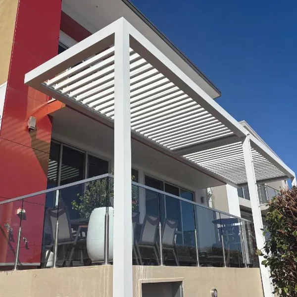 Clearview Waters 4 King bedrooms 3 bathrooms water views，位于米尔迪拉的酒店