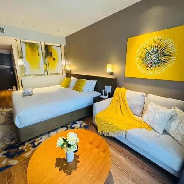 Hotel Residences at ACQUA Novotel Tower near Rockwell Makati，位于马尼拉的酒店