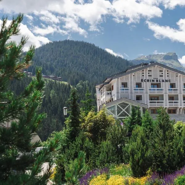 Ecrin Blanc Resort Courchevel - Aquapark，位于谷雪维尔的酒店