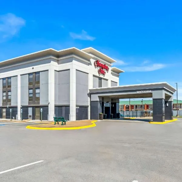 琼斯伯勒汉普顿酒店，位于琼斯伯勒的酒店