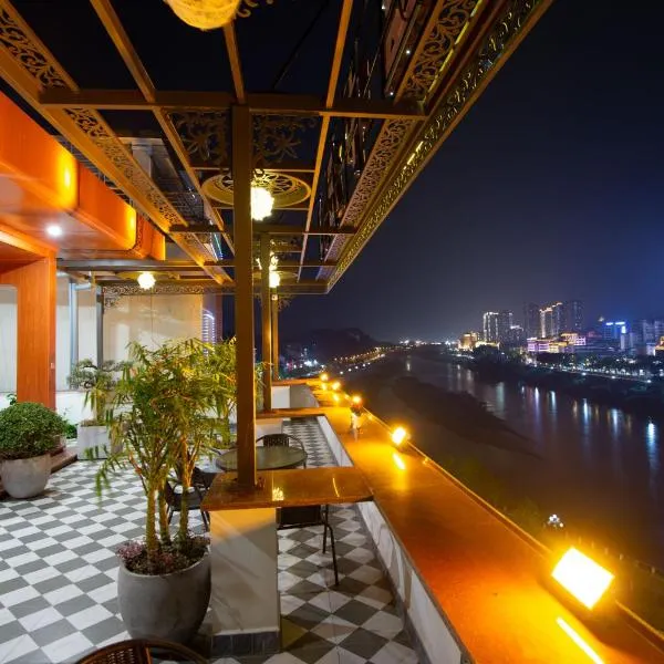 Khách sạn Việt Trung，位于老街市的酒店