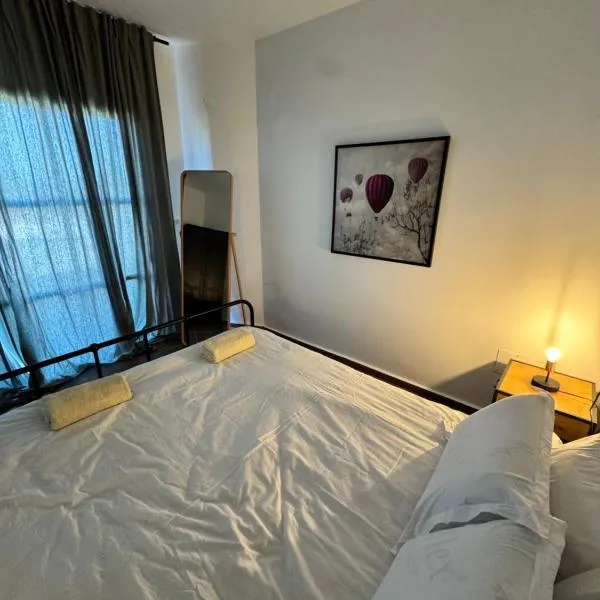 Lana's Guest House，位于Ḥurfeish的酒店