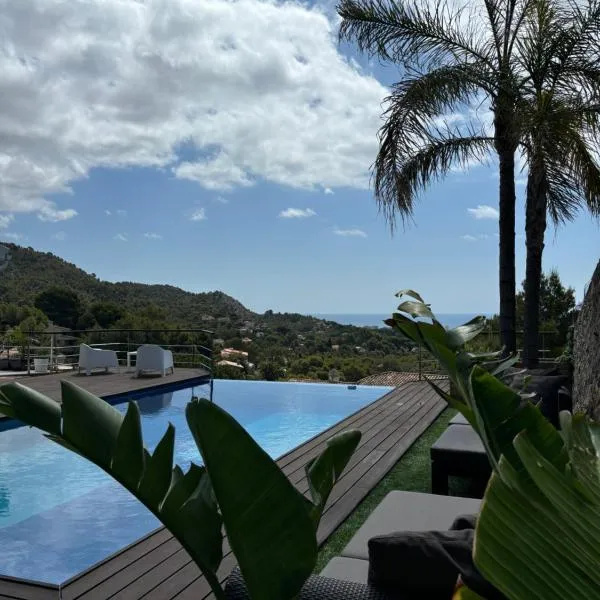 Casa vistas al mar con piscina y barbacoa，位于贝尼卡西姆的酒店