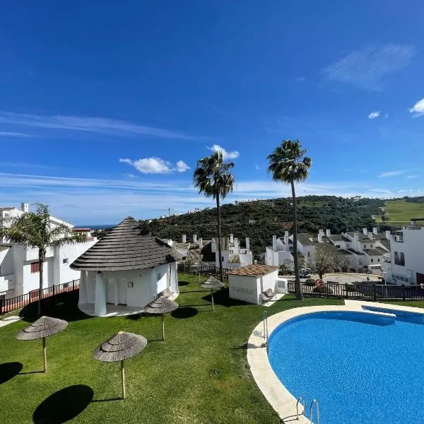 Feel The Vibe Alcaidesa，位于阿尔加德萨的酒店