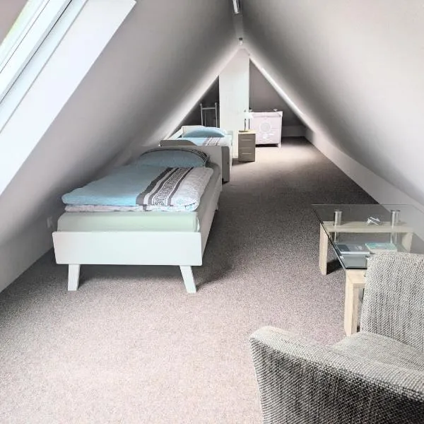 Dachgeschoss Wohnung nahe Heide，位于Tostedt的酒店