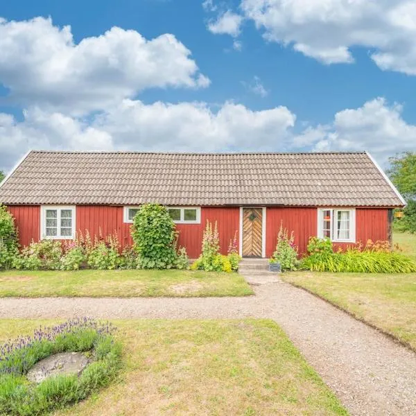 Lantligt gästhus - Sängkläder & handdukar ingår，位于费尔耶斯塔登的酒店