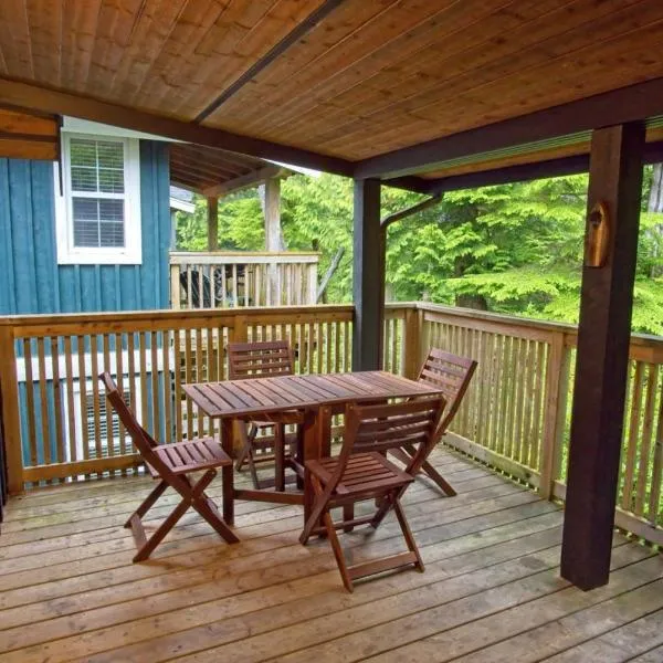 Tide and Trail- Cabin in Ucluelet，位于尤克卢利特的酒店