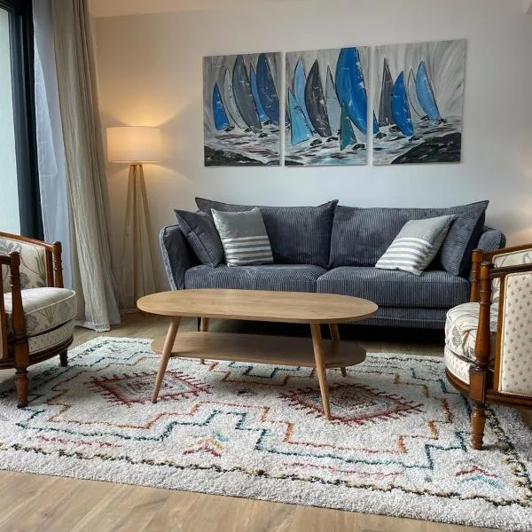 Plein centre Auray - Grand duplex 2 suites avec terrasse ensoleillée，位于欧赖的酒店