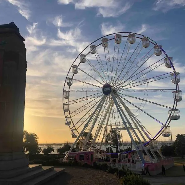 Beachfront & access to all St Kilda has to offer，位于墨尔本的酒店