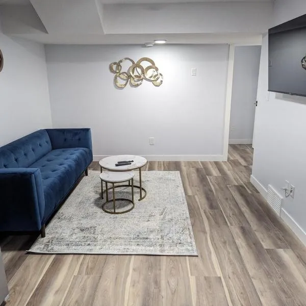 Chic 2BR Suite with Kitchen, Laundry, Near Elk Island & West Edmonton Mall，位于埃德蒙顿的酒店