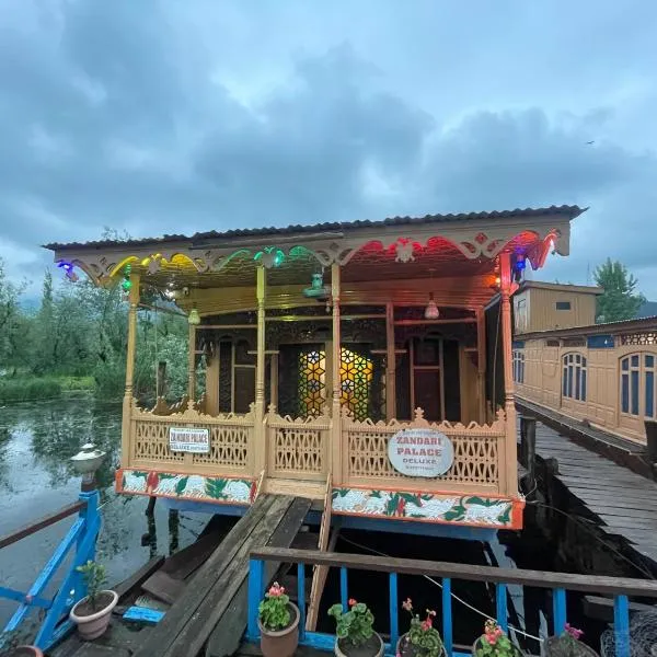 Houseboat Zaindari Palace，位于斯利那加的酒店