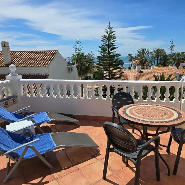 Apartment Mango with Terrace near the Sea, two minutes from the beach，位于托罗克斯科斯塔的酒店