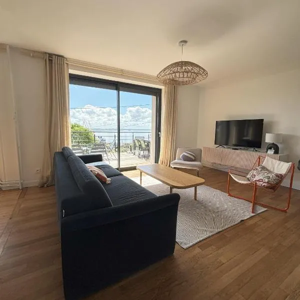 maison vue mer avec terrasse，位于布雷斯特的酒店