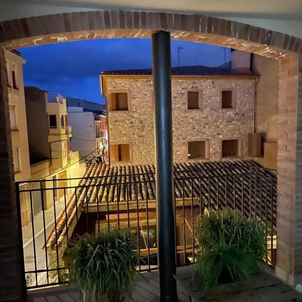 Apartament Rural ca la Roser，位于莱斯普卢加德夫兰科利的酒店