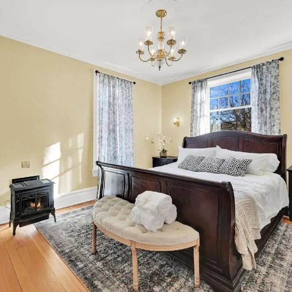 The Valley House Inn Sprague Suite，位于Huntsville的酒店