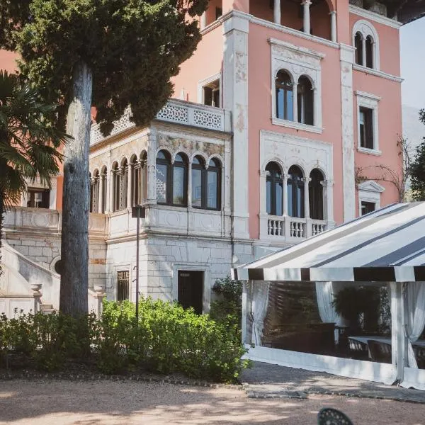 Hotel Villa Fiordaliso，位于加尔多内-里维耶拉的酒店