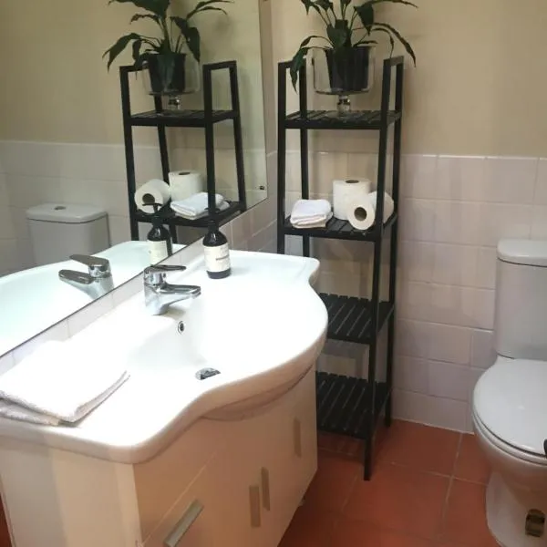 Bedroom with ensuite，位于奥克兰的酒店