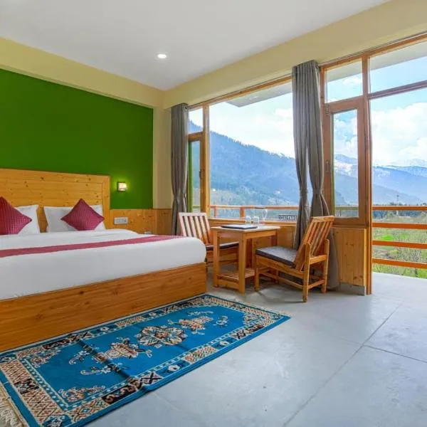 Wander Nest Manali Luxurious rooms with mountain peaks and waterfall view，位于马拉里的酒店